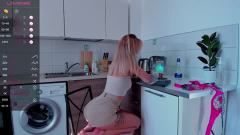 Snapshot of magiclovexo chatting on 02.03.25 MagicLove online show from 02.03.25