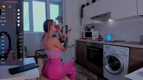 Snapshot of magiclovexo chatting on 02.04.25 MagicLove online show from 02.04.25