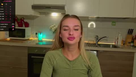 Snapshot of magiclovexo chatting on 09.11.25 MagicLove online show from 09.11.25