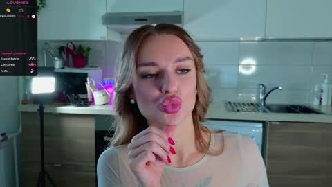 Snapshot of magiclovexo chatting on 10.07.25 MagicLove online show from 10.07.25