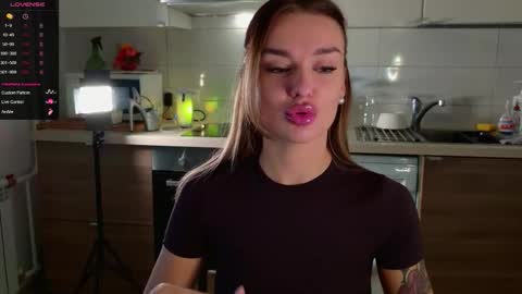 Snapshot of magiclovexo chatting on 10.15.25 MagicLove online show from 10.15.25