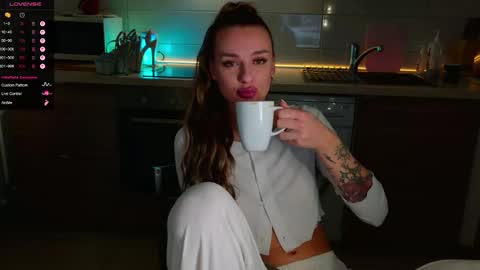 Snapshot of magiclovexo chatting on 10.31.25 MagicLove online show from 10.31.25