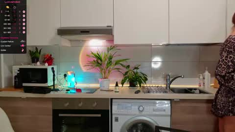 Snapshot of magiclovexo chatting on 11.02.25 MagicLove online show from 11.02.25