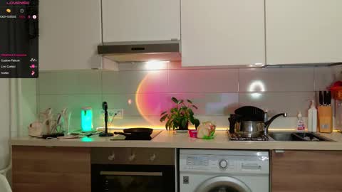 Snapshot of magiclovexo chatting on 11.06.25 MagicLove online show from 11.06.25