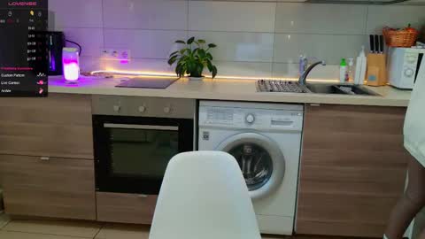 Snapshot of magiclovexo chatting on 11.11.25 MagicLove online show from 11.11.25