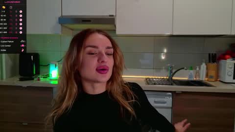 Snapshot of magiclovexo chatting on 11.21.25 MagicLove online show from 11.21.25