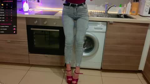 Snapshot of magiclovexo chatting on 11.22.25 MagicLove online show from 11.22.25