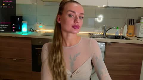 Snapshot of magiclovexo chatting on 11.26.25 MagicLove online show from 11.26.25