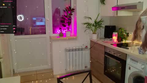 Snapshot of magiclovexo chatting on 12.15.25 MagicLove online show from 12.15.25