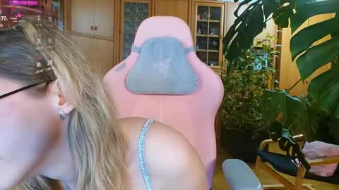 Nicole online show from 02.12.25