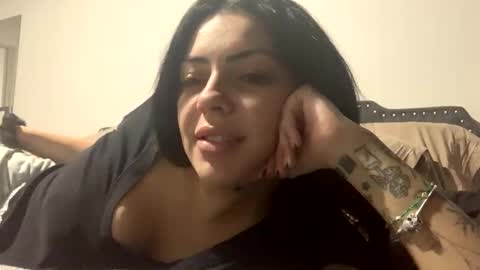 Snapshot of magicvalentine11 chatting on 12.16.25 magicvalentine11 online show from 12.16.25