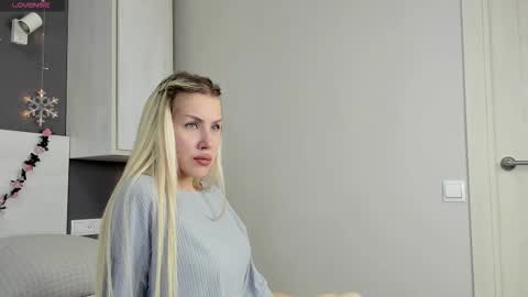 Snapshot of magnificent_angel chatting on 11.28.25 Sasha online show from 11.28.25