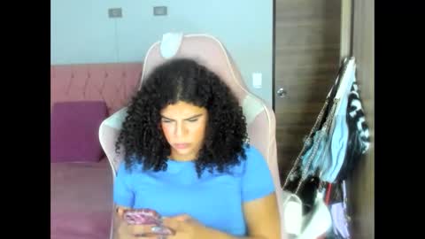 Snapshot of mahia_frizzy chatting on 11.21.25 mahia_frizzy online show from 11.21.25