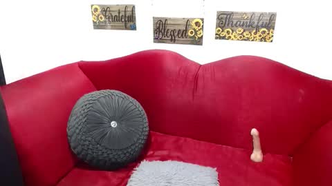 Snapshot of maia_2016 chatting on 02.17.26 ISABELA online show from 02.17.26