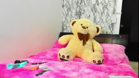 Maia Bronce online show from 10.16.25