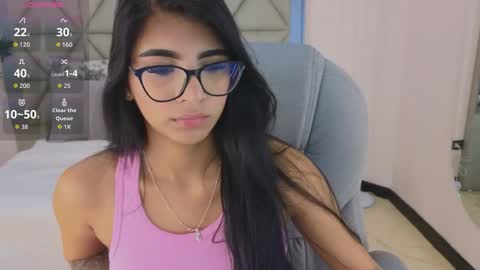 Maiaa Ruiz  online show from 11.25.25