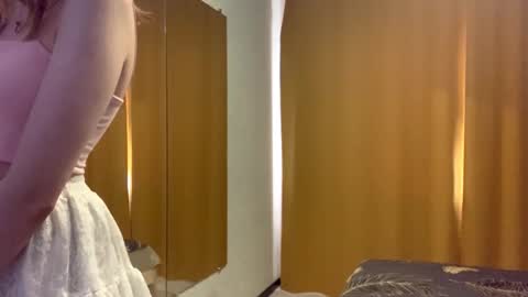 Snapshot of maidacompston chatting on 09.27.25 Elina online show from 09.27.25