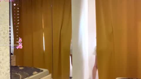 Snapshot of maidacompston chatting on 09.28.25 Elina online show from 09.28.25