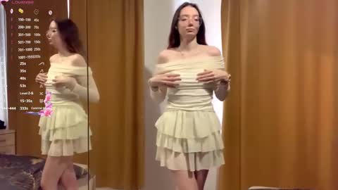 Snapshot of maidacompston chatting on 10.05.25 Elina online show from 10.05.25