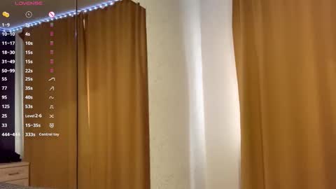 Snapshot of maidacompston chatting on 10.06.25 Elina online show from 10.06.25