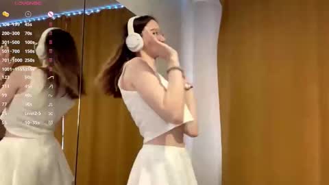 Snapshot of maidacompston chatting on 10.20.25 Elina online show from 10.20.25