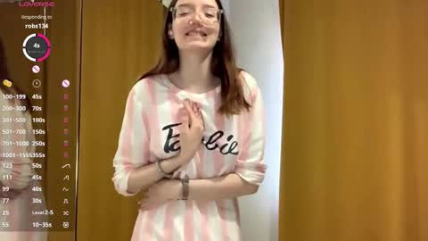 Snapshot of maidacompston chatting on 10.22.25 Elina online show from 10.22.25