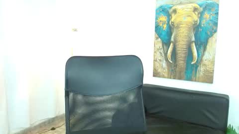 Snapshot of maiki18 chatting on 11.15.25 I am Maik online show from 11.15.25