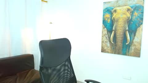 Snapshot of maiki18 chatting on 11.25.25 I am Maik online show from 11.25.25