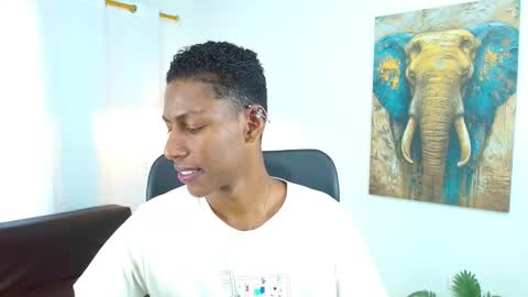 Snapshot of maiki18 chatting on 12.16.25 I am Maik online show from 12.16.25