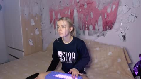 Snapshot of mailin_harrington chatting on 12.08.24 Your kitty online show from 12.08.24