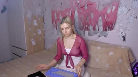 Snapshot of mailin_harrington chatting on 12.10.24 Your kitty online show from 12.10.24