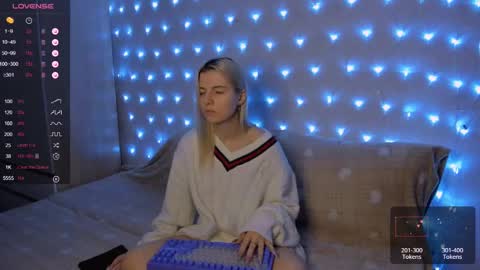 Snapshot of mailin_harrington chatting on 12.19.24 Your kitty online show from 12.19.24