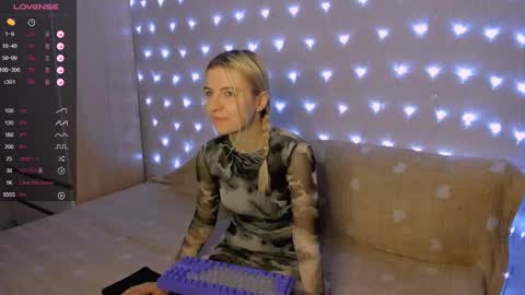 Snapshot of mailin_harrington chatting on 12.26.24 Your kitty online show from 12.26.24