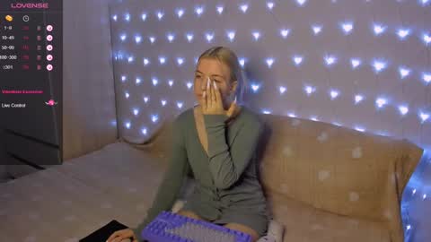 Snapshot of mailin_harrington chatting on 01.25.25 Your kitty online show from 01.25.25