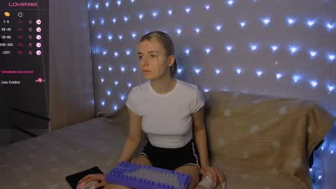 Snapshot of mailin_harrington chatting on 02.07.25 Your kitty online show from 02.07.25