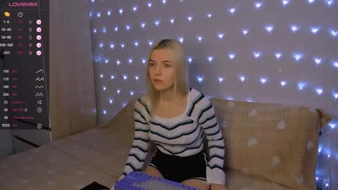 Snapshot of mailin_harrington chatting on 02.18.25 Your kitty online show from 02.18.25