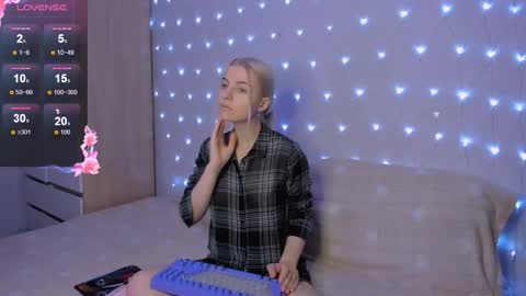 Snapshot of mailin_harrington chatting on 09.13.25 Your kitty online show from 09.13.25