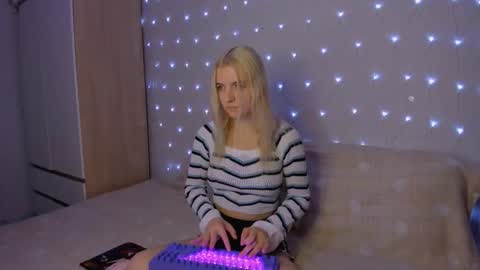 Snapshot of mailin_harrington chatting on 09.27.25 Your kitty online show from 09.27.25