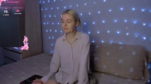 Snapshot of mailin_harrington chatting on 10.11.25 Your kitty online show from 10.11.25