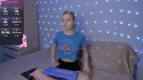 Snapshot of mailin_harrington chatting on 10.19.25 Your kitty online show from 10.19.25