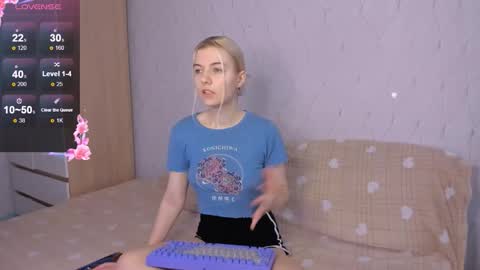 Snapshot of mailin_harrington chatting on 10.26.25 Your kitty online show from 10.26.25