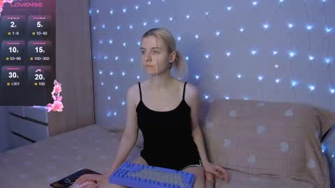 Snapshot of mailin_harrington chatting on 10.26.25 Your kitty online show from 10.26.25