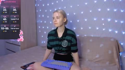 Snapshot of mailin_harrington chatting on 11.06.25 Your kitty online show from 11.06.25