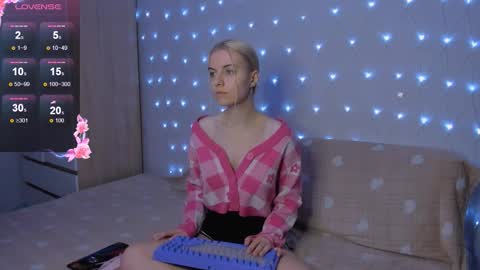 Snapshot of mailin_harrington chatting on 11.12.25 Your kitty online show from 11.12.25