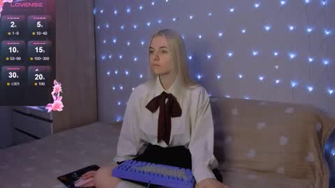 Snapshot of mailin_harrington chatting on 11.13.25 Your kitty online show from 11.13.25