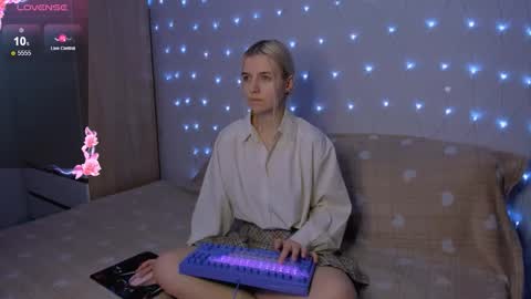 Snapshot of mailin_harrington chatting on 12.18.25 Your kitty online show from 12.18.25