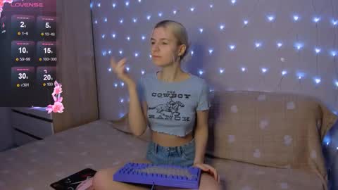 Snapshot of mailin_harrington chatting on 12.20.25 Your kitty online show from 12.20.25