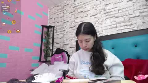 Snapshot of maily_can chatting on 10.31.25 MAILY CAN online show from 10.31.25