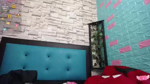 Snapshot of maily_can chatting on 11.05.25 MAILY CAN online show from 11.05.25