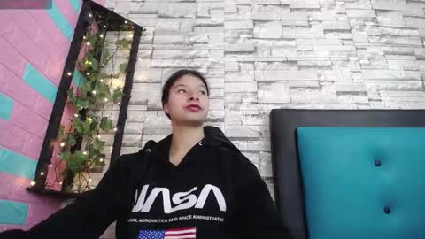 Snapshot of maily_can chatting on 11.20.25 MAILY CAN online show from 11.20.25